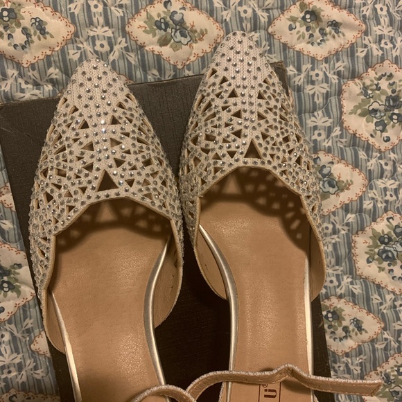 Size 9.5 ivory wedding shoes Never worn - Picture 3 of 5